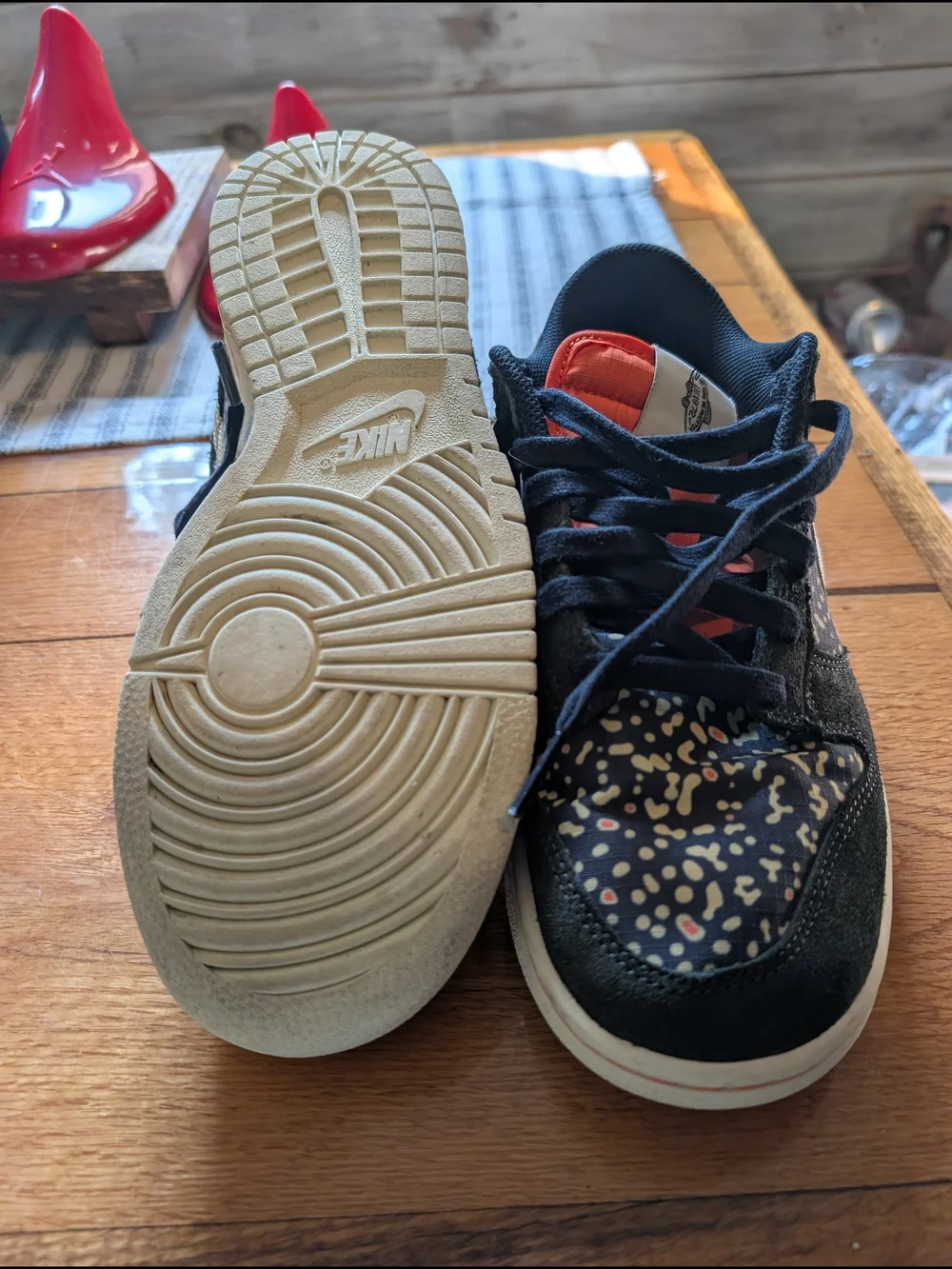 FN7523-300 belongs to the Nike Dunk Low SE 